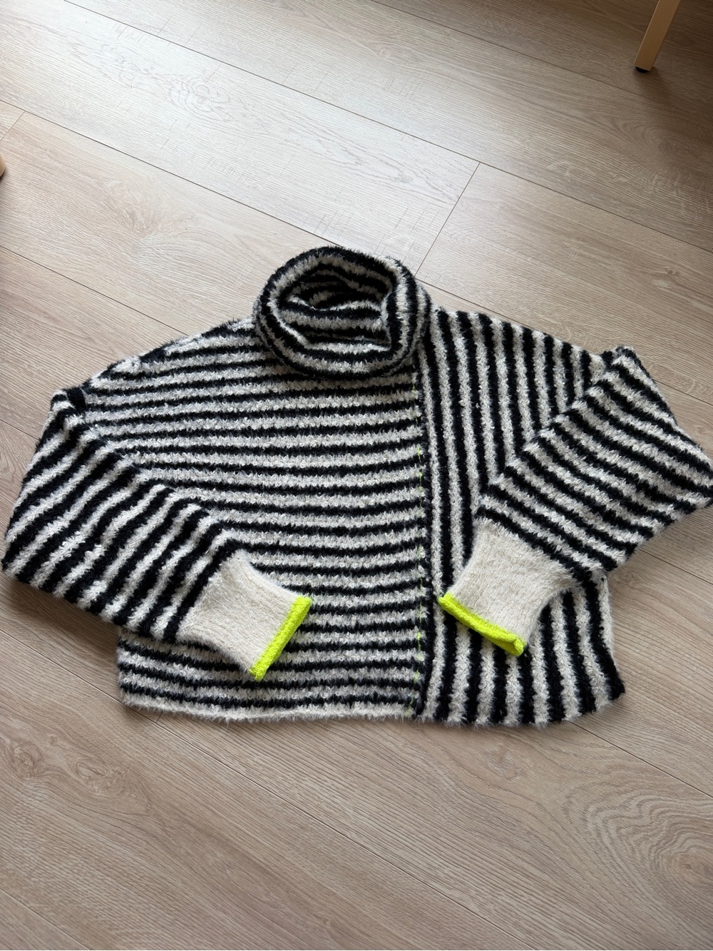 Pilcro Black and White illusion Striped Turtleneck Sweater with Neon Trim size M